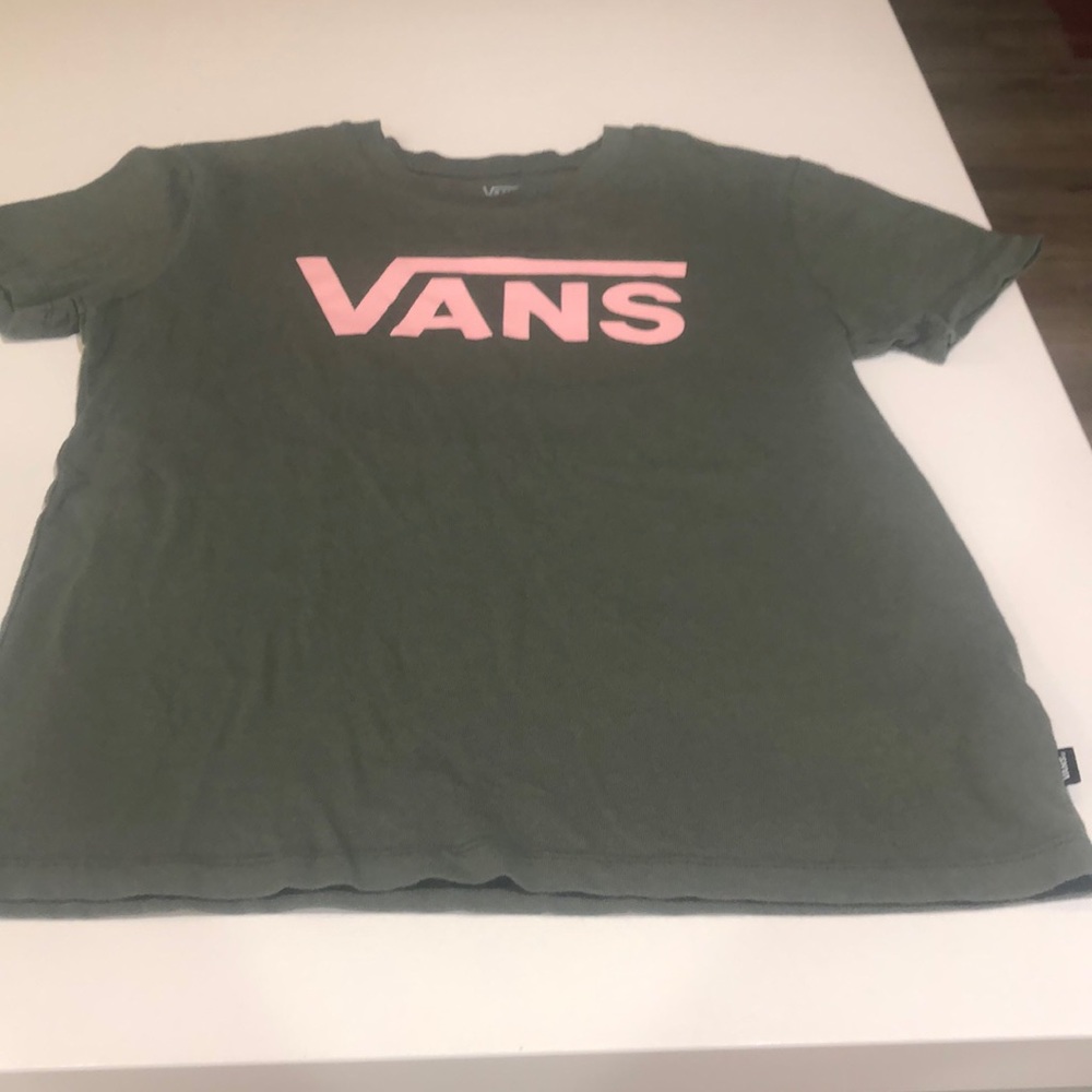 VANS Girl’s 100% Cotton Olive Green T-Shirt w/Light Pink Front Logo. Size Small.